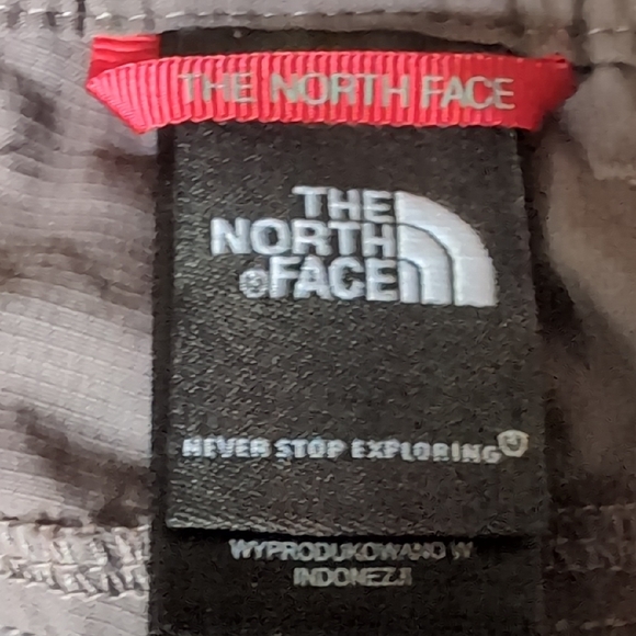 The North Face Women's Dark Brown Bermudas Short Streetwear - Picture 2 of 11